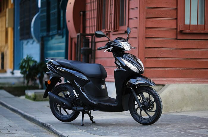 Honda Dio scooter yan görünüm