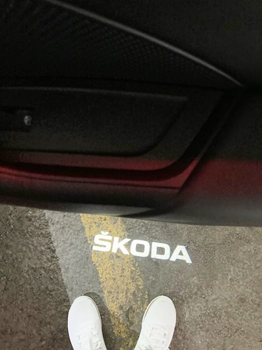 skoda-Octavia-test-ışıklı-logo