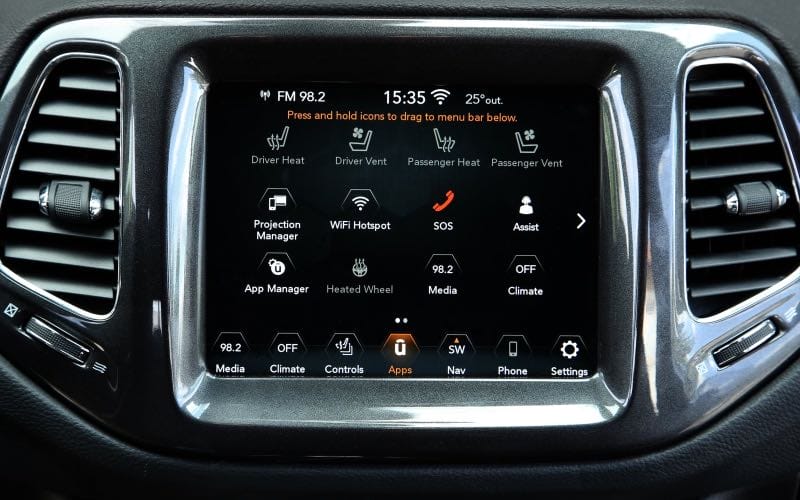 jeep compass bilgi eğlence ekranı