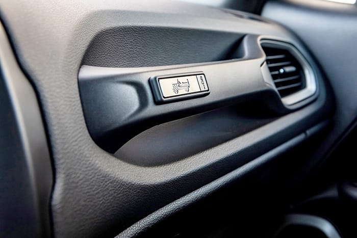 2021-yeni-Jeep-Renegade-80.yıl-panel