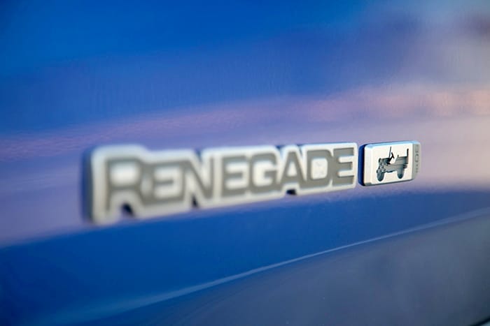 2021-yeni-Jeep-Renegade-80.yıl-logo