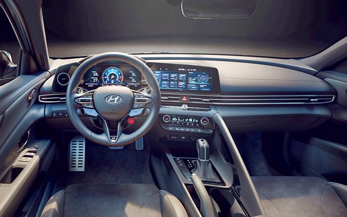 Hyundai Elantra N 2022 kokpit