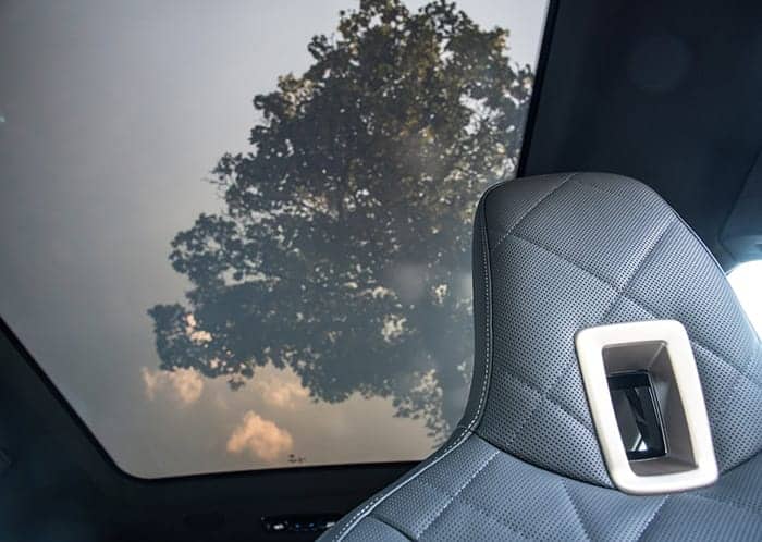 BMW-ix-panaromik-cam-tavan