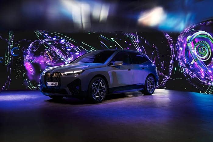 BMW renk degistiren araba yaptı