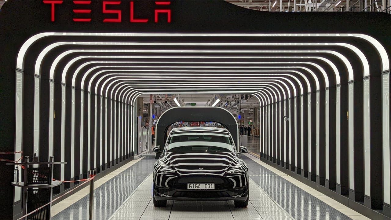 tesla almanya fabrikası