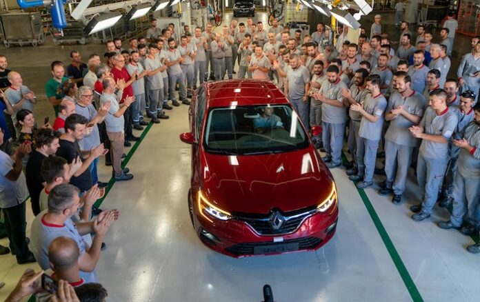 Karsan_Renault Megane-uretim Karsan-Renault-Megane-Sedan-üretimi