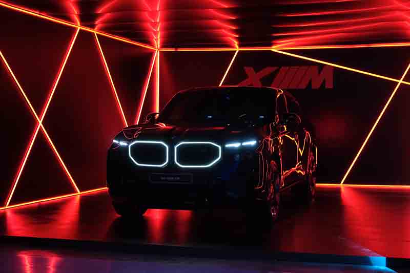 36 milyonluk yeni hibrit BMW XM