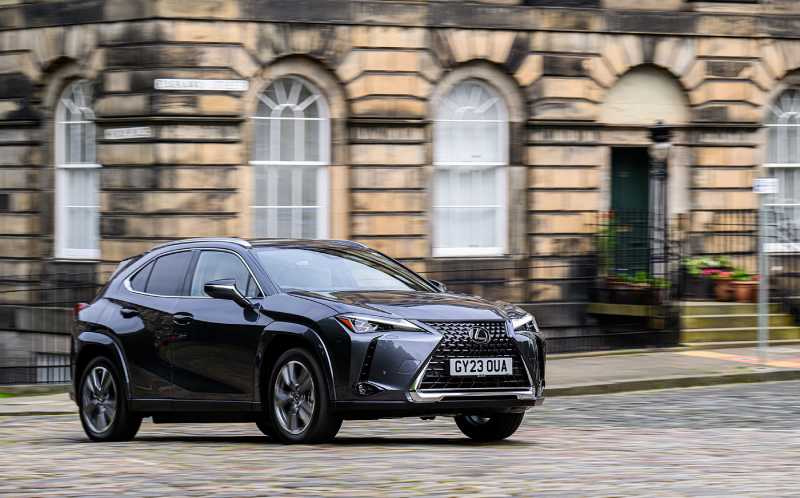 Lexus UX300e elektrikli ilk Lexus
