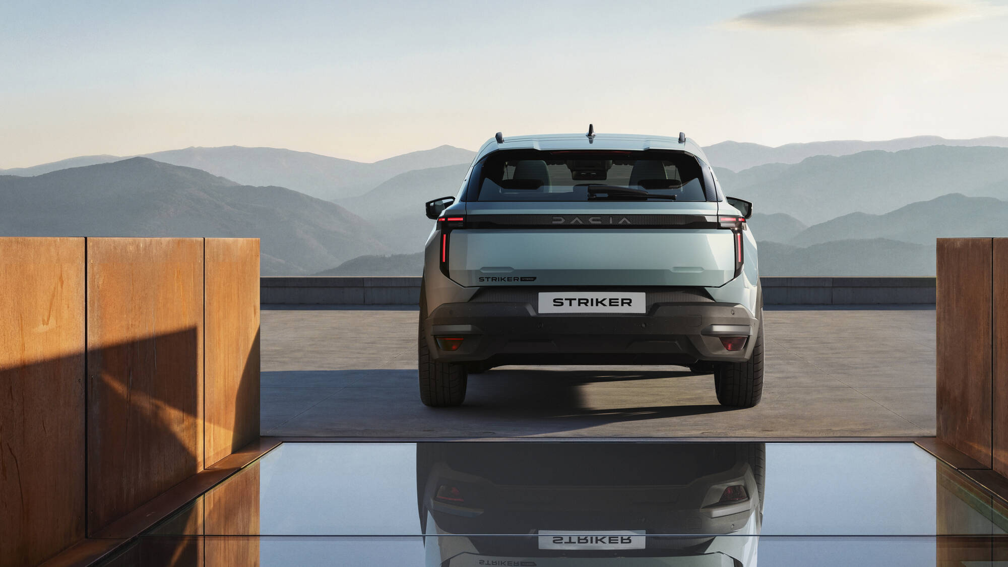 Dacia Striker yalın ve köşeli hatlara sahip bir C SUV olarak tasarlandı. 